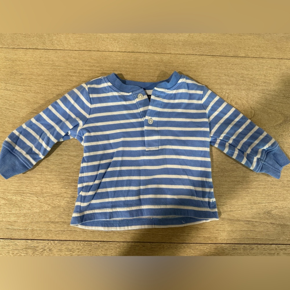 Previously worn Janie and Jack long sleeve shirt. No stains or damage!
